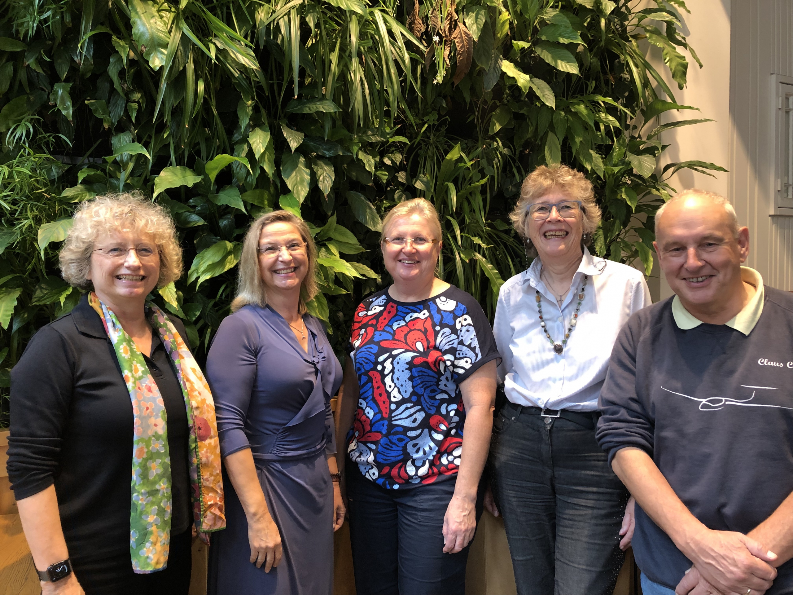 U: In Koblenz: von li: Heike Käferle, Ruth Haliti, Sabine Theis, Sybille Krummacher und Claus Cordes